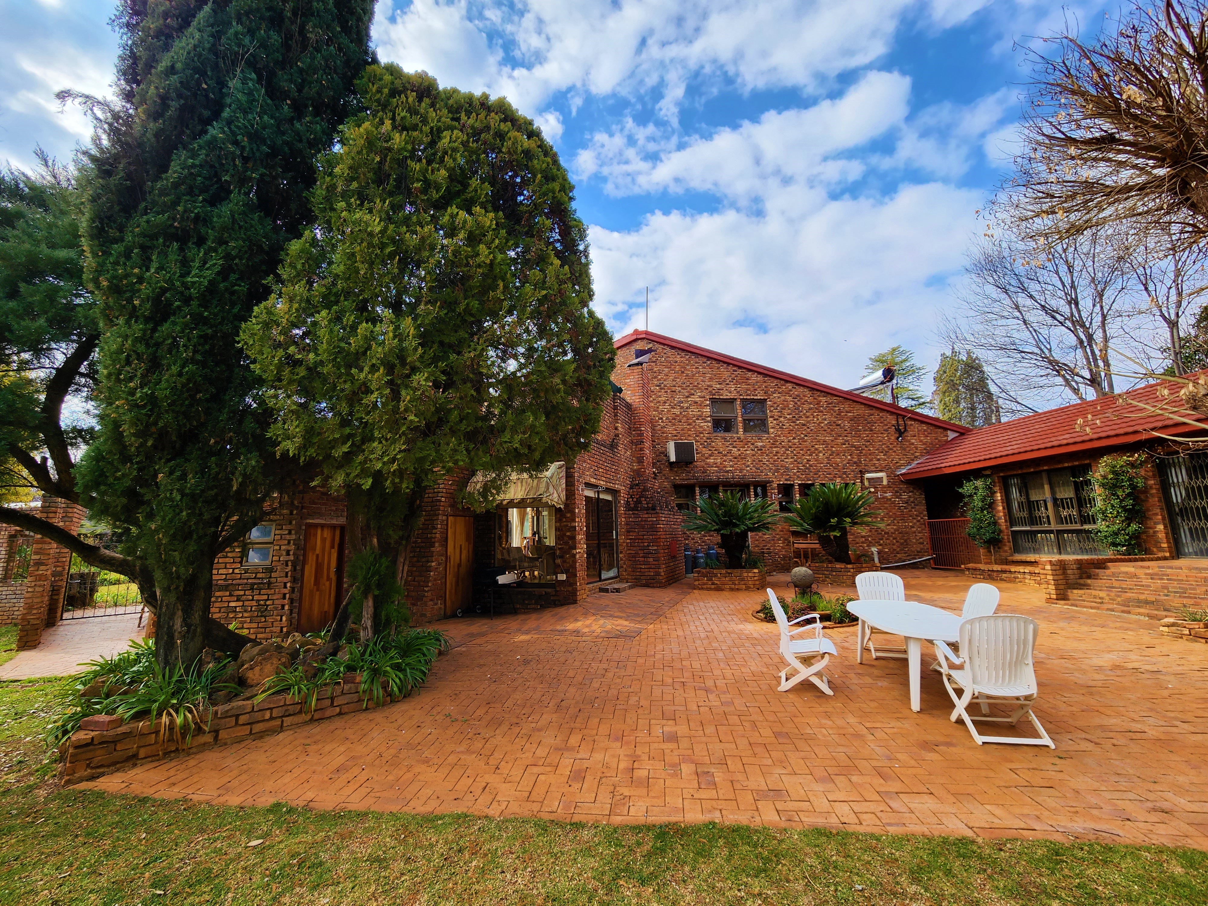 5 Bedroom Property for Sale in Mooivallei Park North West
